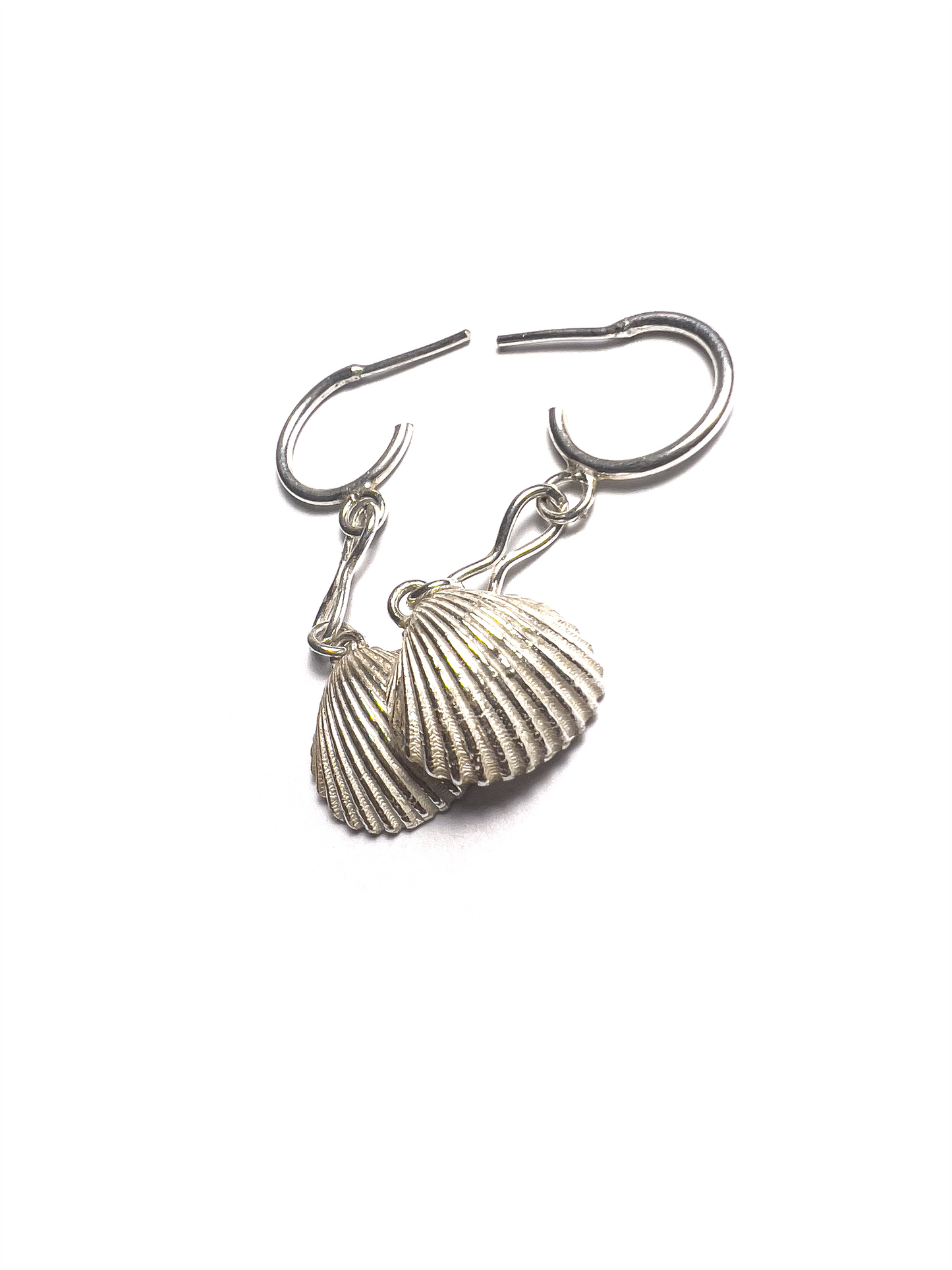 Pendientes aro colgante concha